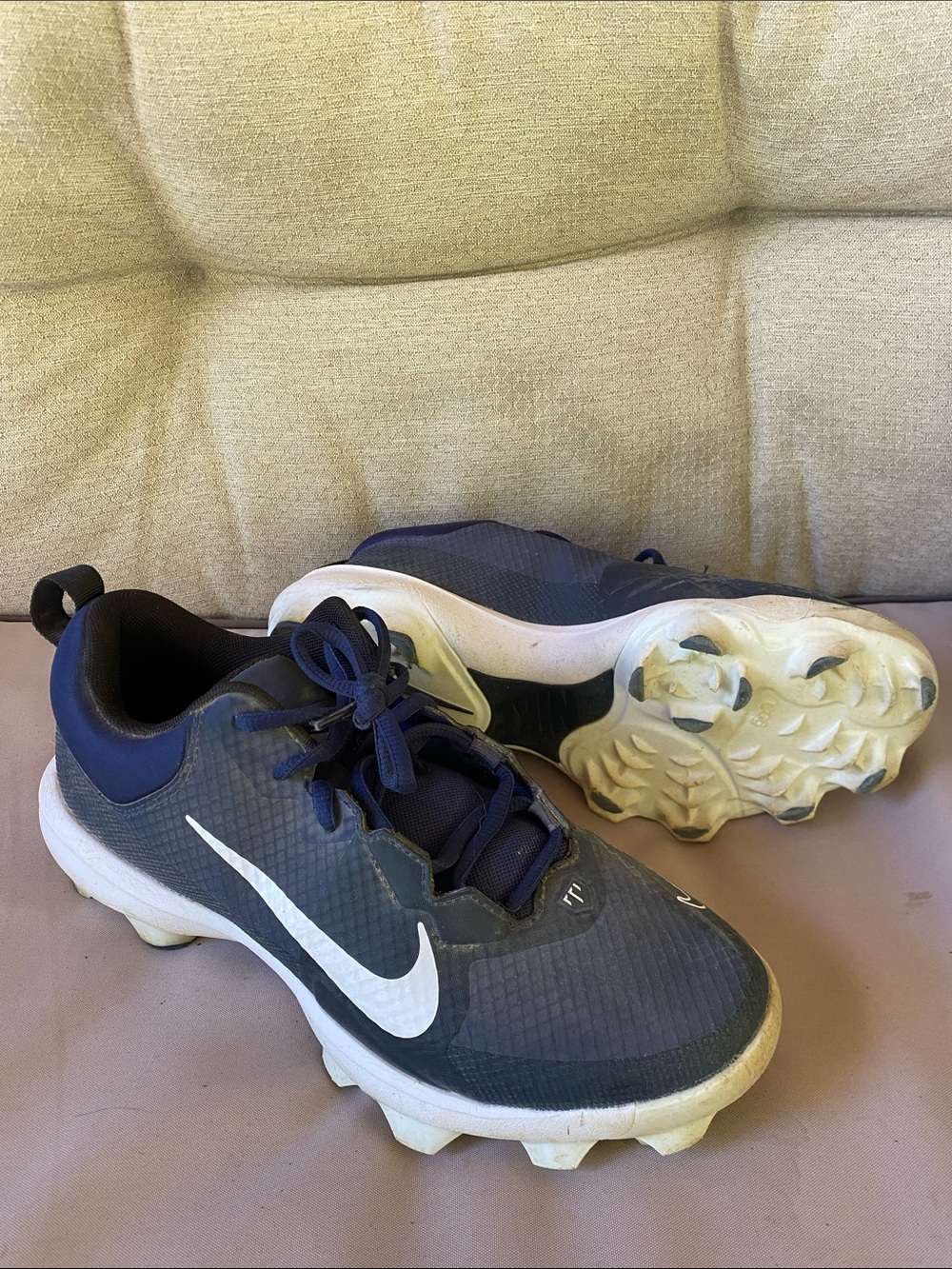 Nike Men’s Navy and White Athletic Cleats